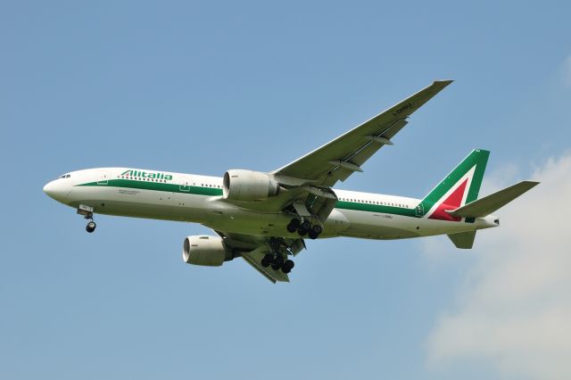 Boeing 777-200 (I-DISU) - 2013/8/16