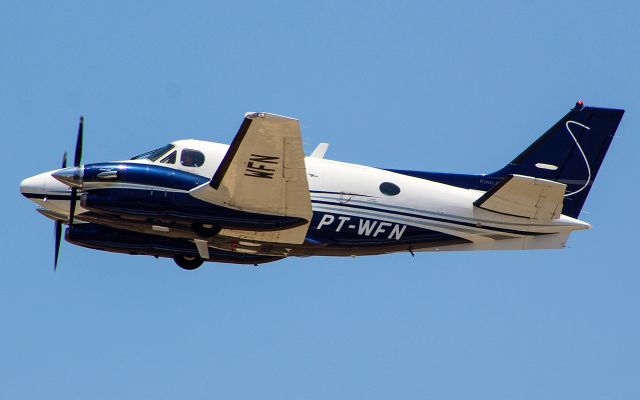 Beechcraft King Air 90 (PT-WFN)