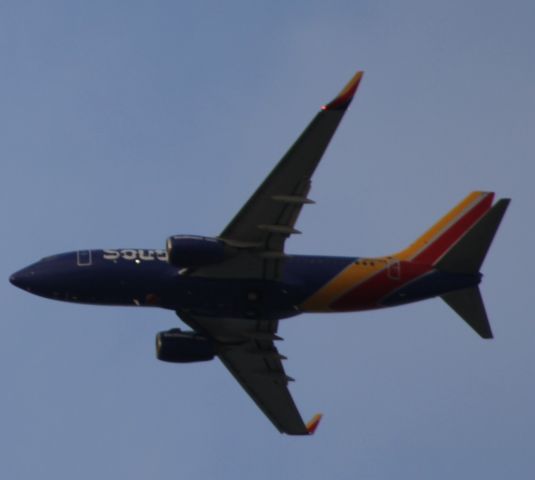 Boeing 737-700 —