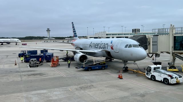 Boeing 737-800 (N892NN)