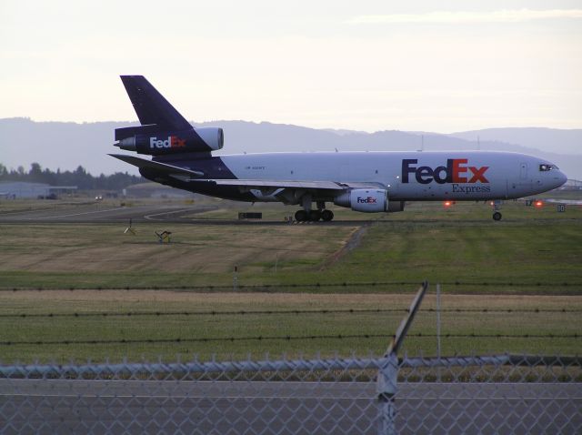 Boeing MD-11 (N308FE) - 2010-08-20 1848 PDT