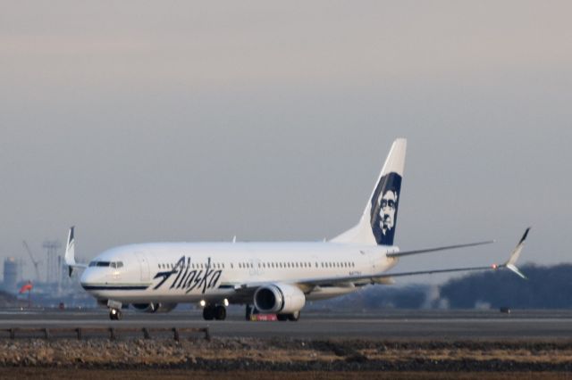 Boeing 737-700 (N477AS)