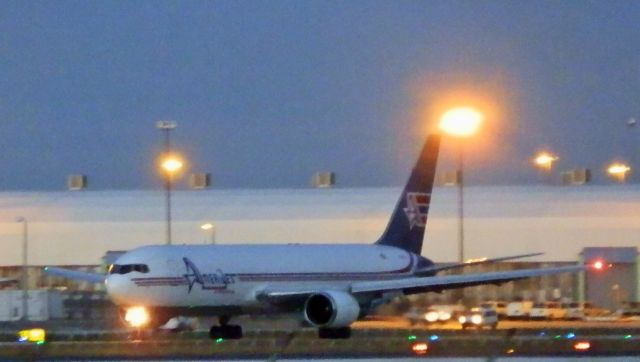 BOEING 767-300 (N316CM)
