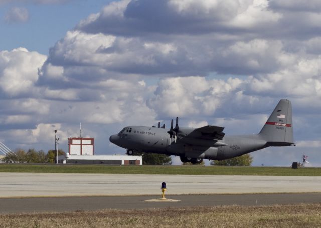 Lockheed C-130 Hercules (N00235) - A Georgia Air Guard C-130 takes off from Charlotte, North Carolina USA