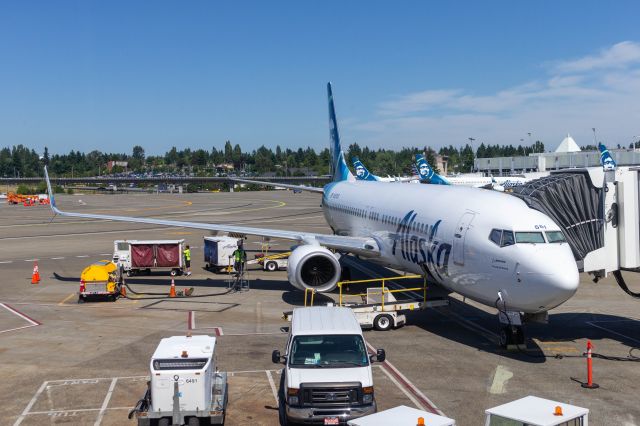 Boeing 737-800 (N551AS) - Jake Youngs, Realtor & Aviation Photographer ð©ð¸br /602.628.3487 ð±br /JakeYoungs@JakeYRealty.com ð¥br /jake.homesinphoenixazarea.com✉️