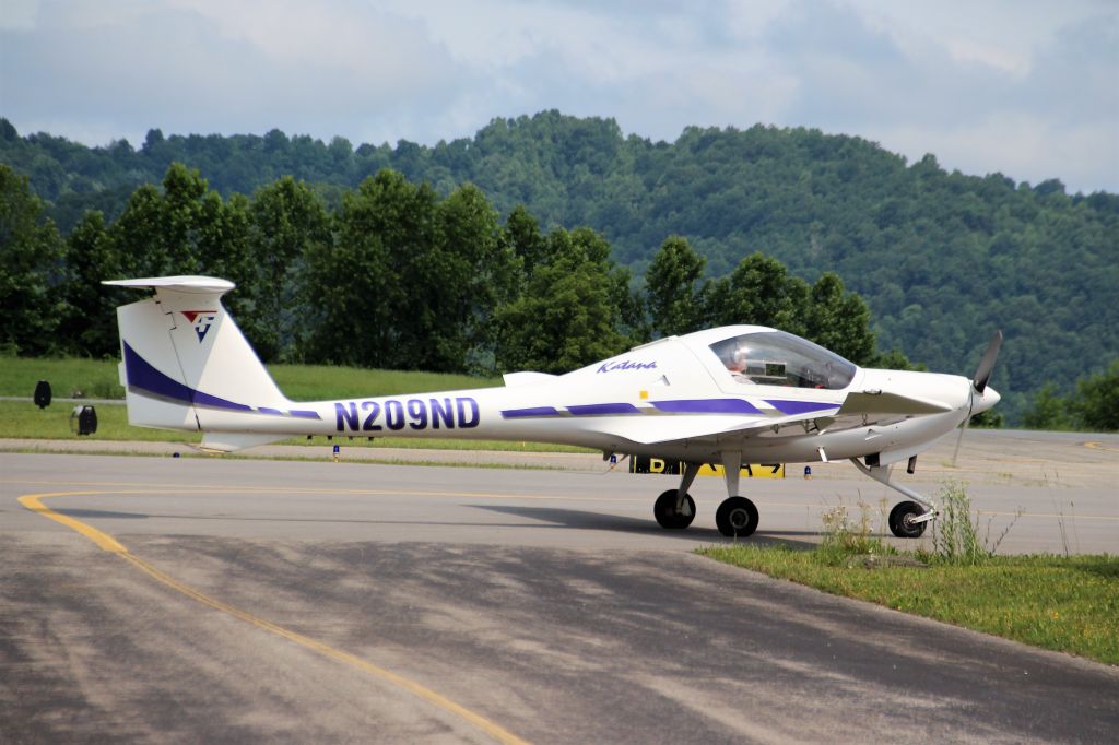 Diamond DA-20 (N209ND) - Logan County Airport. Logan, WV