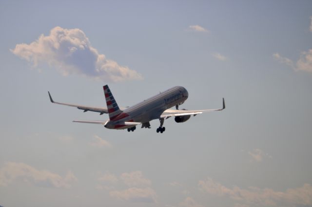 Boeing 757-200 (N938UW)