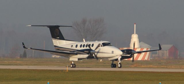 Beechcraft Super King Air 200 (N520KJ) - Landing RWY 9 Nov 2012