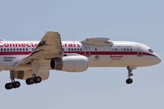 Boeing 757-200 (N757HW) - Honeywell 757-200 testbed arriving at Love Field (Please view in "full" for best quality)