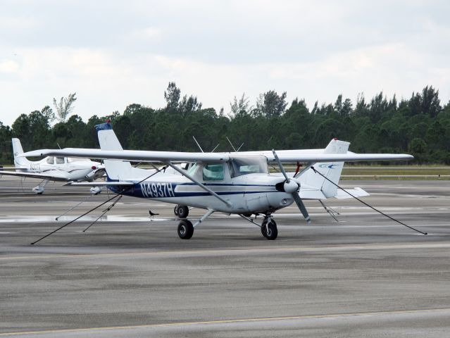 Cessna 152 (N4937H)