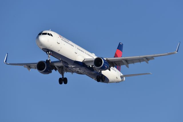 Airbus A321 (N358DN) - 23-R 02-09-22