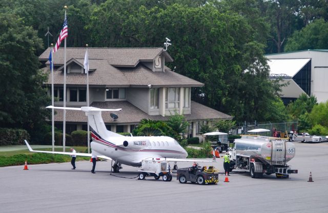 Embraer Phenom 300 (N438QS) - An overview of the Signature ramp on Hilton Head Island.  Viewed from the Hilton Head Helicopter Robinson coming back in after a sightseeing flight.    6/10/22.