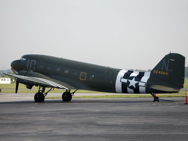 Douglas DC-3 (N74589) - Very nice!