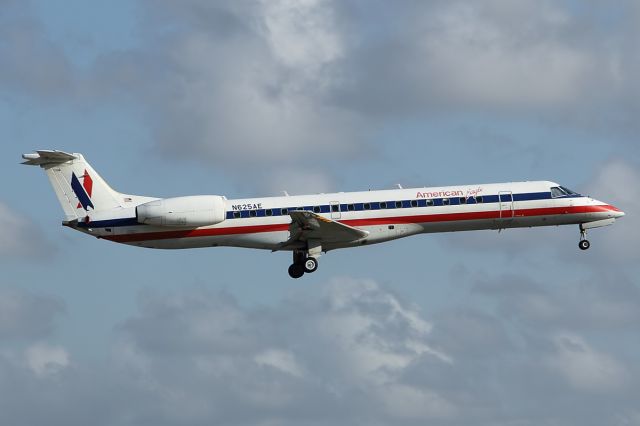 Embraer EMB-120 Brasilia (N625AE)
