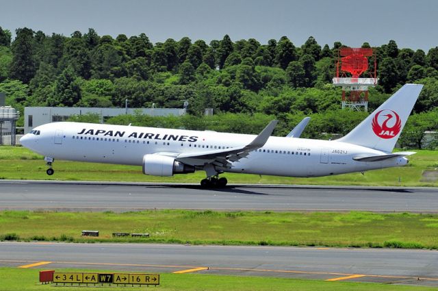 BOEING 767-300 (JA621J)