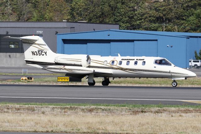 Learjet 35 (N35CY)