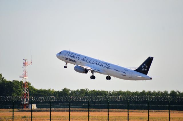 Airbus A321 (D-AIRW) - TKF RWY 31R 