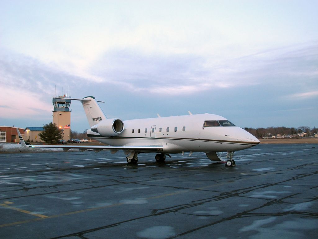 Canadair Challenger (N484CR) - Large cabin.