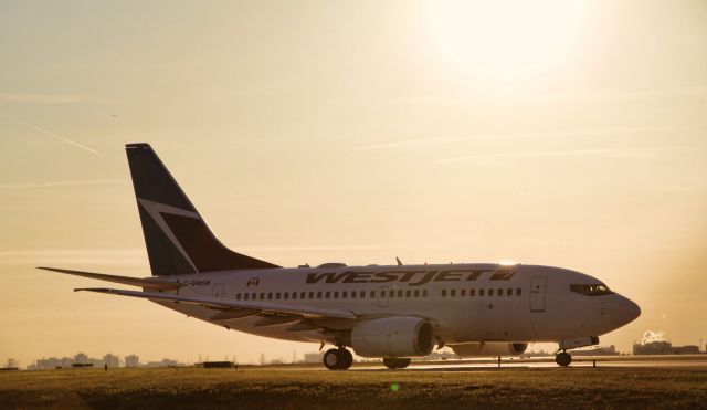 Boeing 737-700 (C-GWSB) - About to takeoff RWY 06L