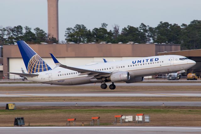 BOEING 737-300 (N37287)