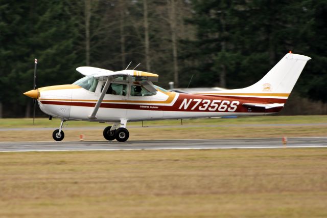 Cessna Skylane (N7356S) - Student pilot practicing Touch-N-Go