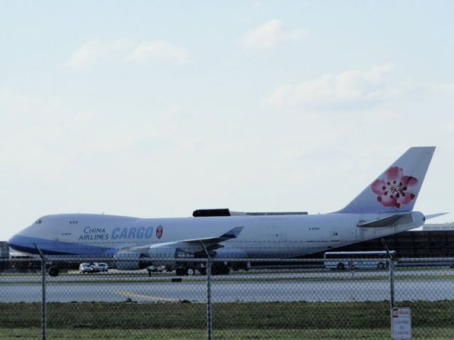 Boeing 747-400 (B-18723)