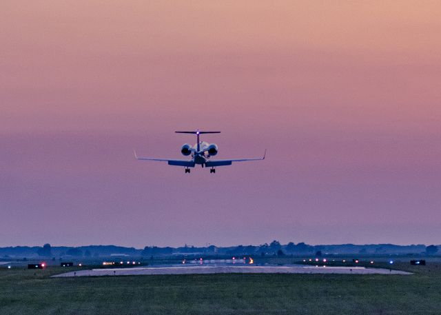 — — - Learjet 75 landing KARR runway 09-27