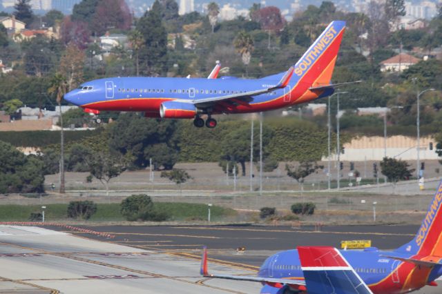 Boeing 737-700 (N729SW)