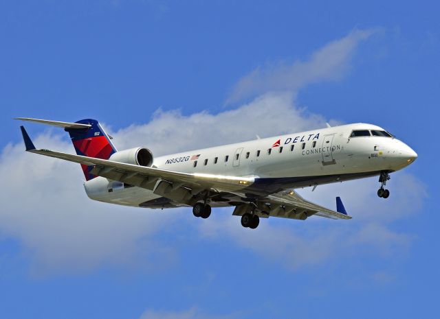 Canadair Regional Jet CRJ-200 (N8532G)