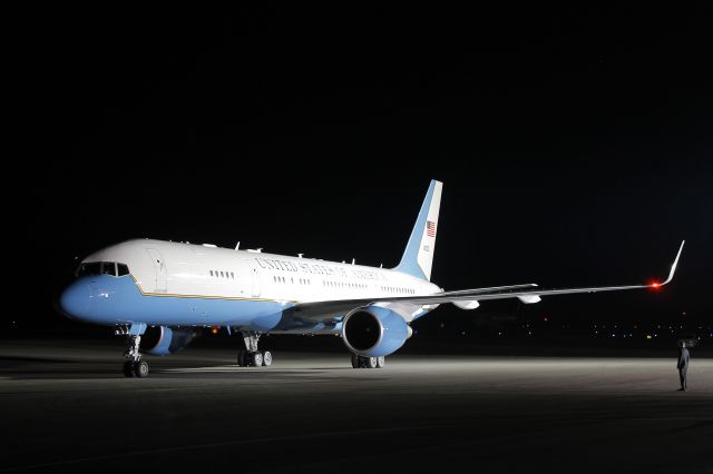 98-0001 — - Air Force One, 98-0001 / 80001 (cn 29025), just after arriving at BKL in Downtown Cleveland. The C-32A is used for this visit due to the short runways at BKL. A beautiful night in Cleveland for photo opportunities no matter which aircraft was used. Photo taken on 25 Oct 2012.