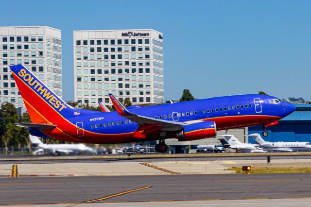 Boeing 737-700 (N420WN)