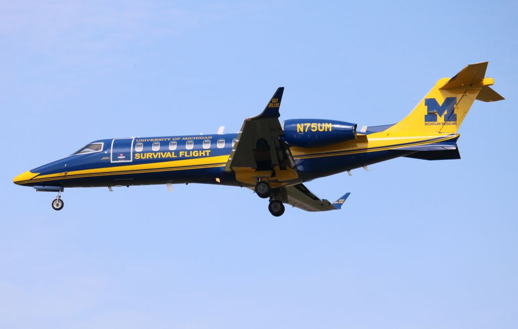 Bombardier Learjet 75 (N75UM)