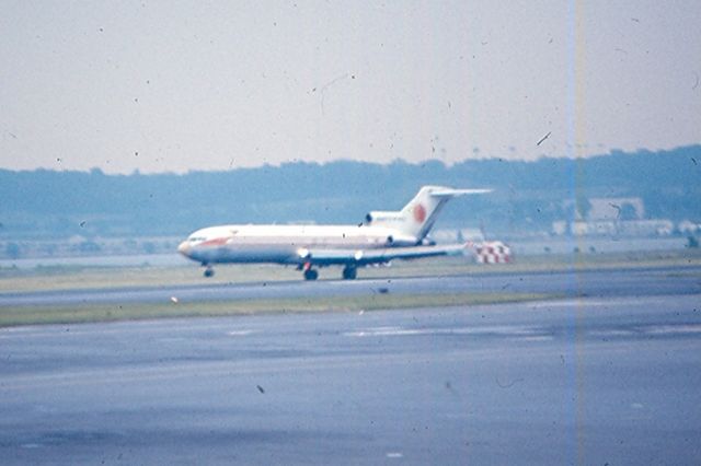 Boeing 727-100 — - National Airlines Boeing 727 landing on runway 01 at KDCA. Cira 1968-70