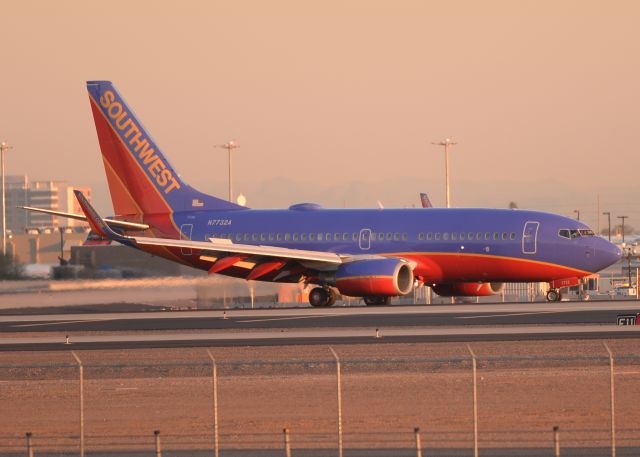 Boeing 737-700 (N7732A)