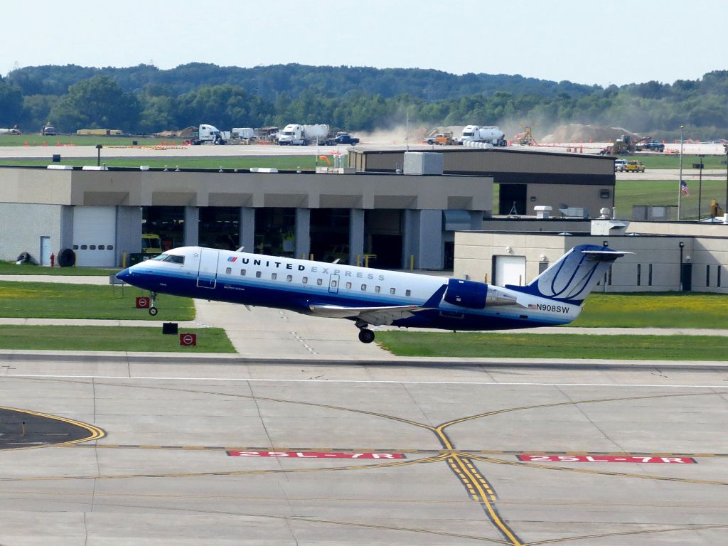 Canadair Regional Jet CRJ-200 (N908SW)