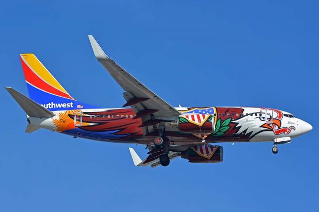 Boeing 737-700 (N918WN) - Southwest 737-7H4 N918WN Illinois One at Phoenix Sky Harbor on December 24, 2017.