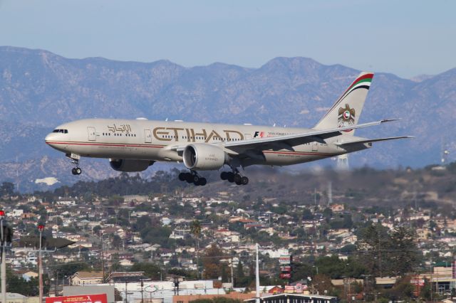 BOEING 777-200LR (A6-LRD)