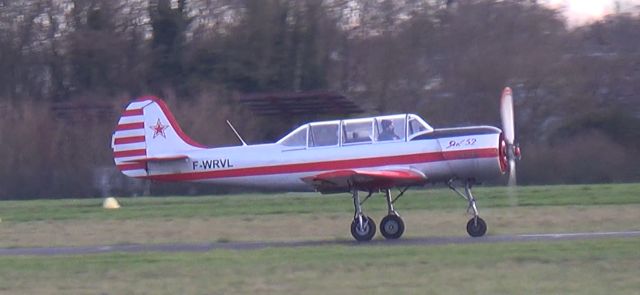 YAKOVLEV Yak-52 (F-WRVL)