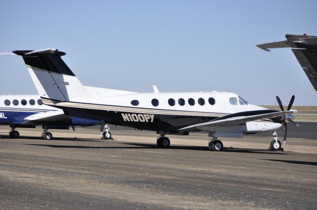 Beechcraft Super King Air 200 (N100PY)