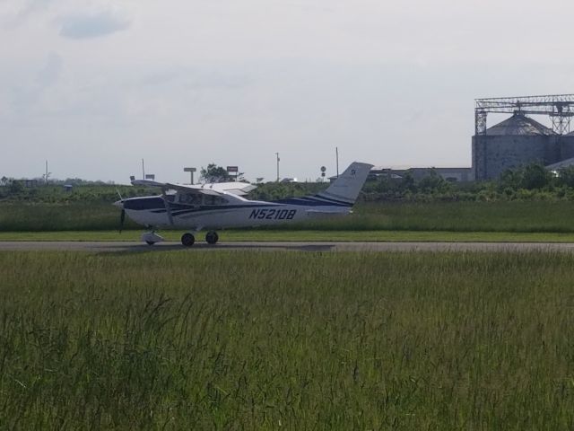 Cessna Skylane (N521DB) - Taking off 5/19/2021 at Greensburg, Indiana