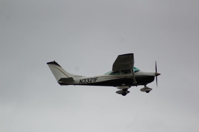 Cessna Skylane (N3321F)