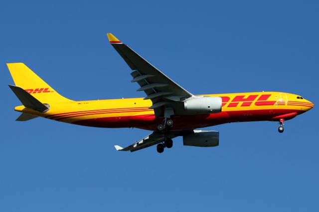 Airbus A330-200 (D-ALMA)