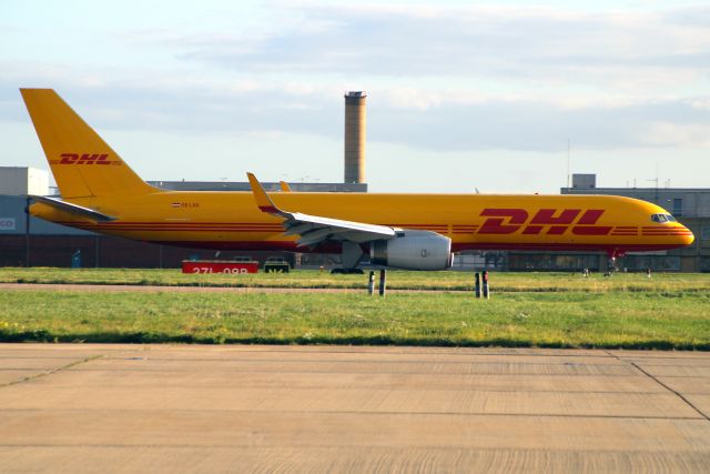 Boeing 757-200 (OE-LNX) - Landing on rwy 27L on 2-Oct-22 operating EAT Leipzig flight BCS2212 from EDDP.
