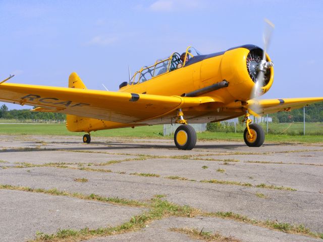 North American T-6 Texan (C-FROA)