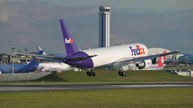 BOEING 767-300 (N102FE) - BOE557 on final to Rwy 16R to complete a flight test on 9.25.13. (LN:1061 cn 42707).