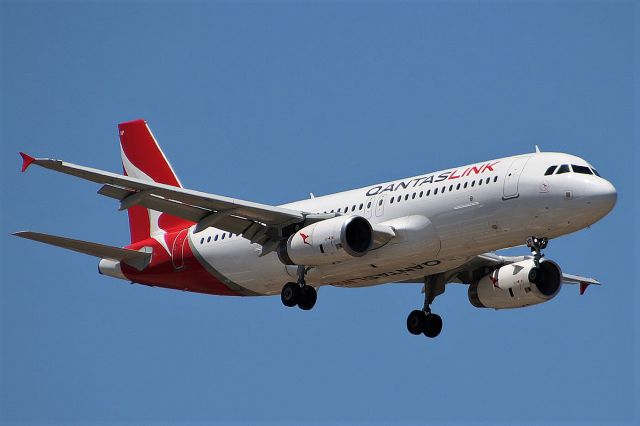 Airbus A320 (VH-UVP)