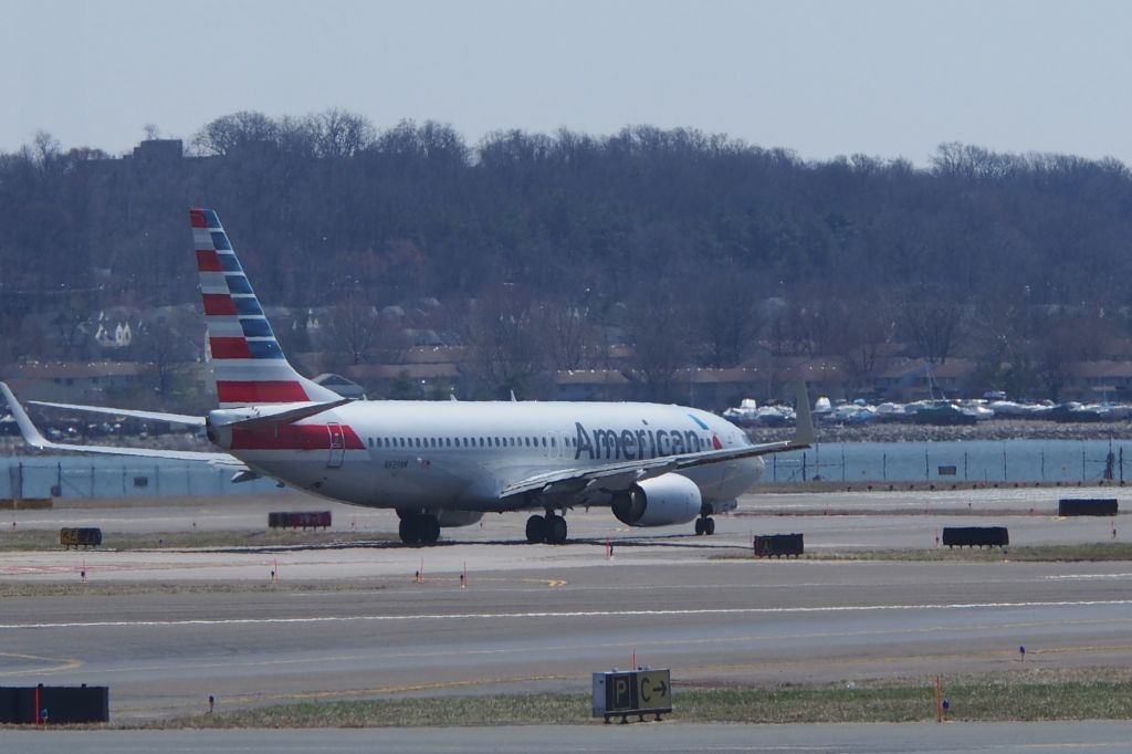 Boeing 737-700 (N939NN)