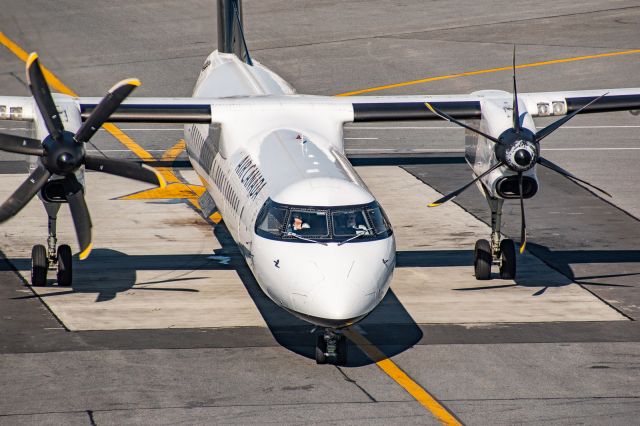 de Havilland Dash 8-400 (C-GSJZ)