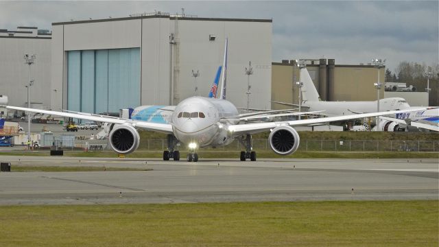Boeing 787-8 (N45905) - BOE289 taxis onto runway 16R for a flight test on 12/6/12. (LN:55 c/n 34825).