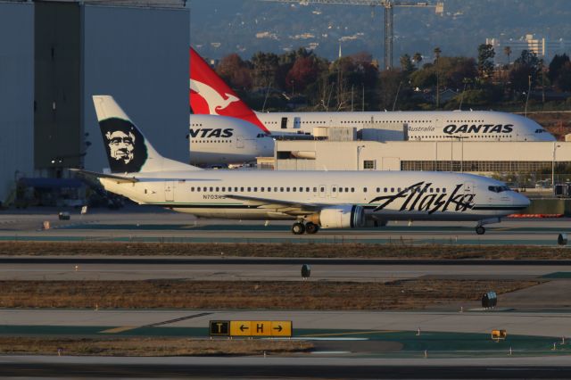 BOEING 737-400 (N703AS)